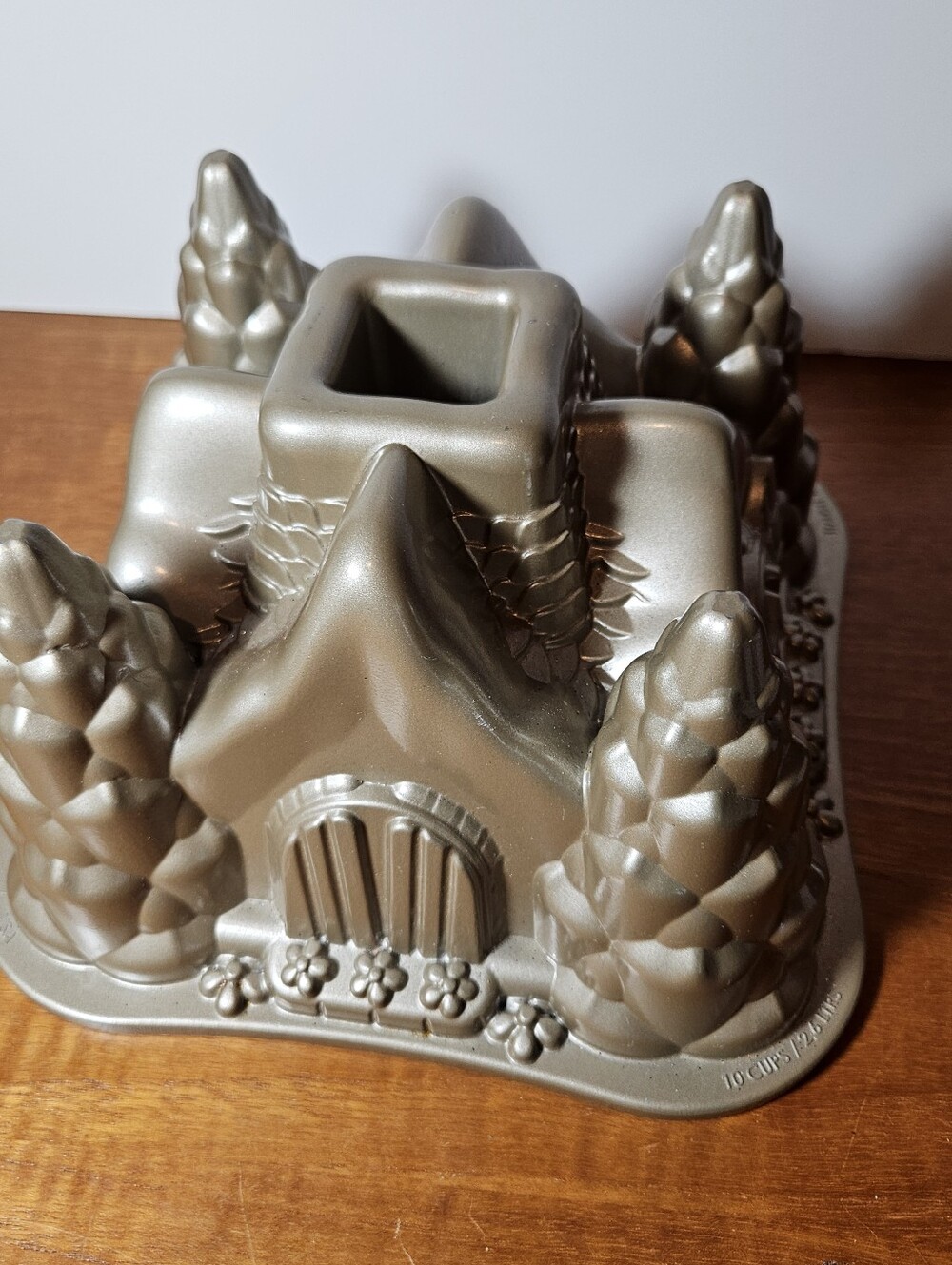 Nordic Ware Hansel & Gretel Bundt Cake Pan Mold Gingerbread Castle Cottage
